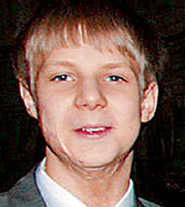 Павел теперь живёт с новой семьей отца