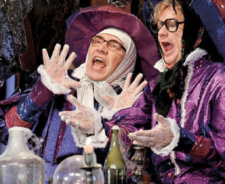 Сегодня «бабки» - звезды телевидения (кадр из мюзикла канала «Россия» «Морозко»)