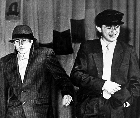 ...был третьей «бабусей», но КАСИЛОВ (слева) решил, что Цветочку и Матрене подруга не нужна