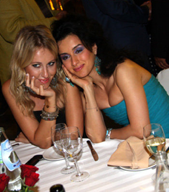 Вслед за своей полдругой Ксенией СОБЧАК, которая прикупила себе долю в компании