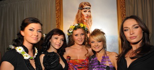 - Певицу МАРТУ приехало поздравить много известных гостей