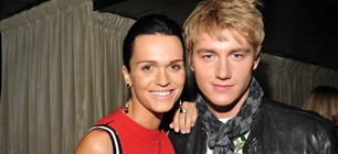 - сцене Слава надела белую фату и призналась, что выходит замуж … за Алексея Воробьева!