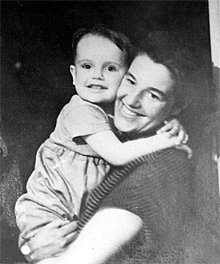 В своей маме Зэнте, которой сейчас уже 86 лет, Мартиньш души не чает