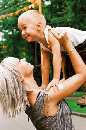 Внучка актрисы Маша с сыном Вовой в обиде на родственницу