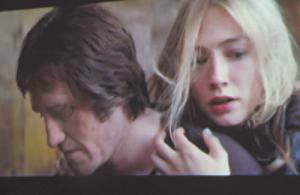 Безруков в роли Высоцкого и Акиньшина в роли его подруги Оксаны Афанасьевой.