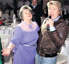 ШАРМАНКА: Николай Басков выбрал в партнёрши бабушку юбиляра.