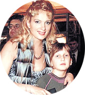 ЛЮБИМАЯ ДОЧКА: одинаково дорога и маме, и папы Илья Древнов: В жену влюбился с первого взгляда